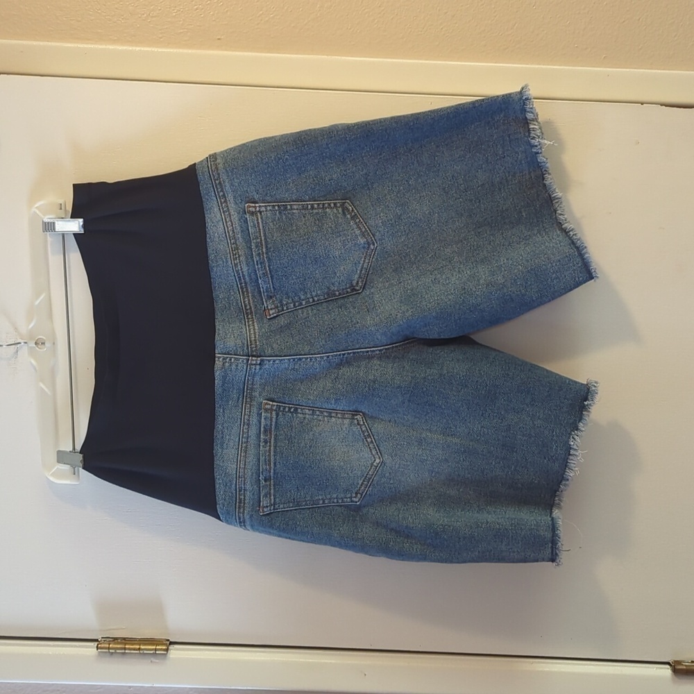 Maternity Denim Shorts - Picture 4 of 6